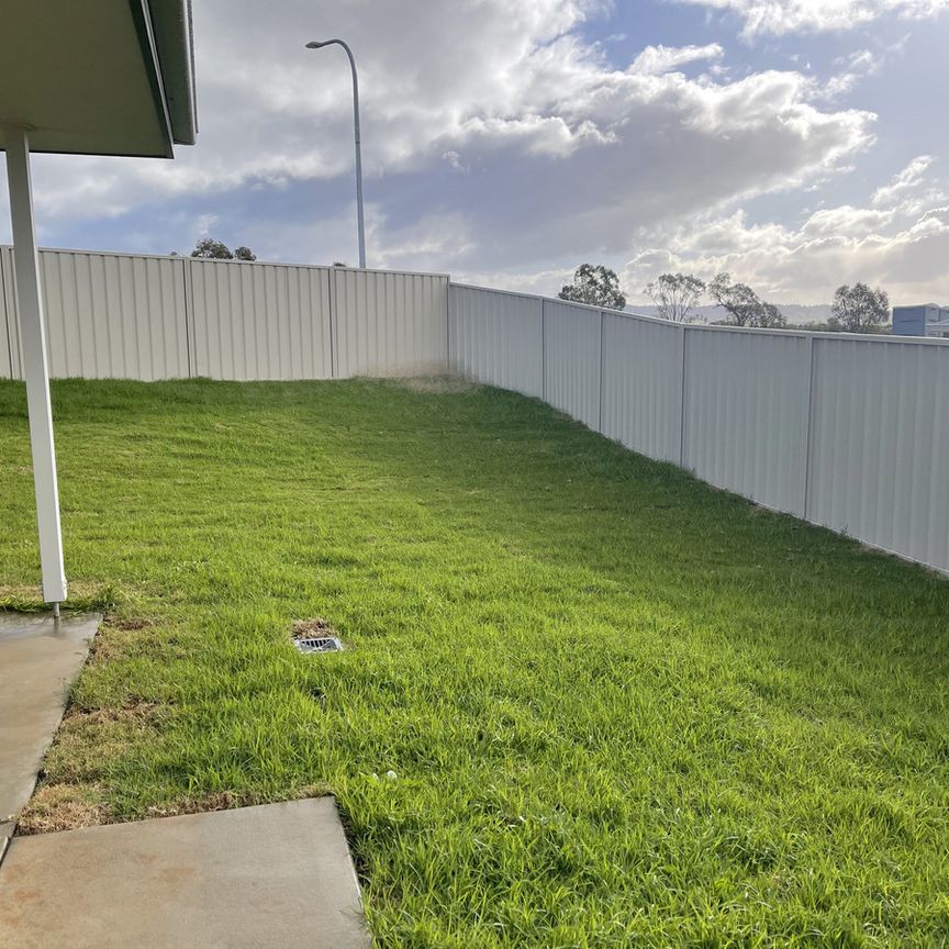 1/1 Wyoming Avenue, Gobbagombalin - Photo 1