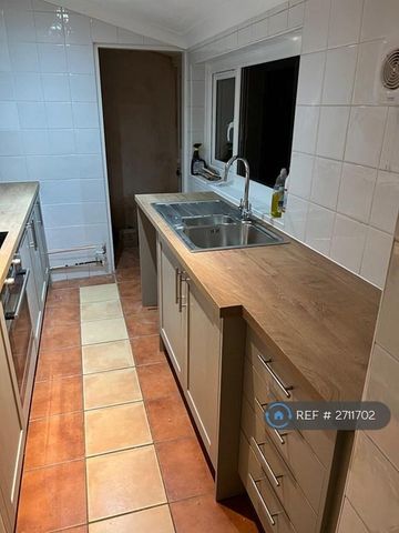 3 bedroom terraced house to rent - Photo 4