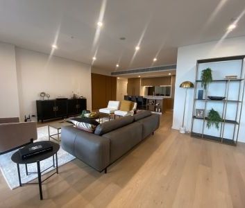 Stunning 3 Bedroom Corner Apartment - Total 172sqm - Photo 2