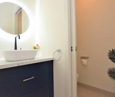 Stylish Family Home in a Prime Sunshine West Location! - Photo 2