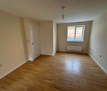 3 Bed Detached House, Murby Way, LE3 - Photo 2