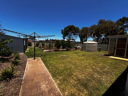 89 Bridge Street, Oakey - Photo 2