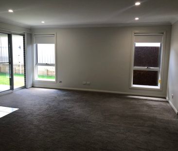 Spacious & Stylish 3-Bedroom Freestanding Villa - Photo 3