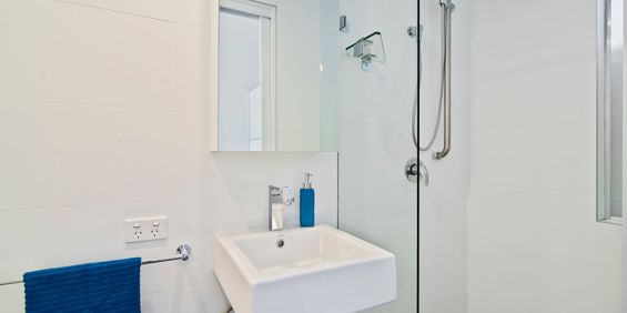 Studio Apartment in Cosmopolitan Hub! - Photo 3