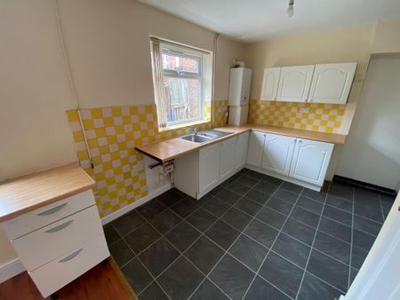 2 bedroom semi-detached house to rent - Photo 5