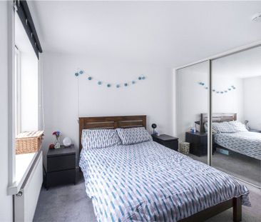 Earlsfield Road, London, SW18 3DG - Photo 2