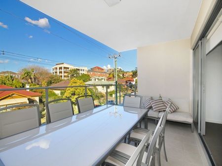 Luxury Three-Bedroom Apartment in Prime North Wollongong Location - Photo 4