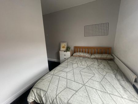 5 bedroom terraced house to rent - Photo 5