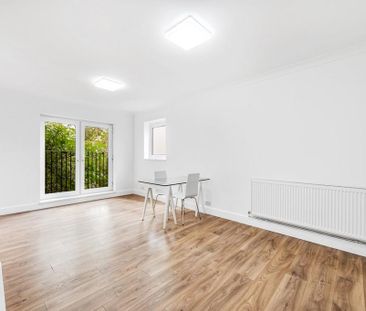 3 bedroom flat to rent - Photo 3