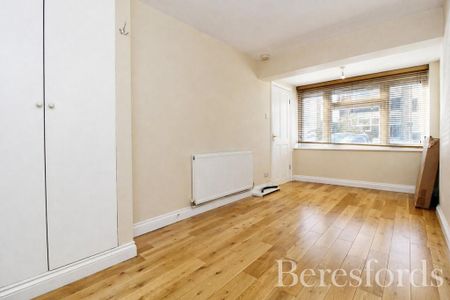 4 bedroom terraced house to rent - Photo 3