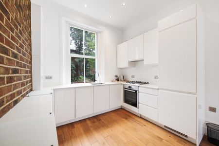 2 bedroom flat in St John's Wood - Photo 2