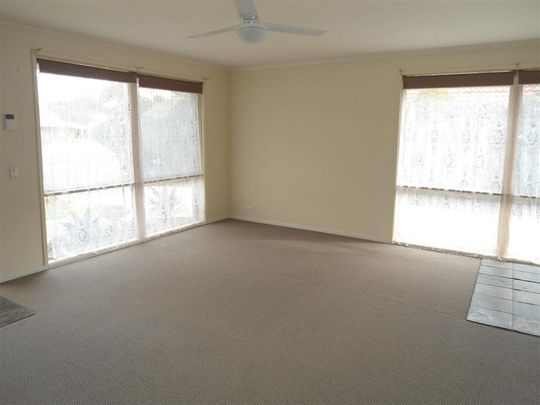 charming 3 bedroom home - Photo 1