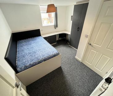 5 bedroom end of terrace house to rent - Photo 5