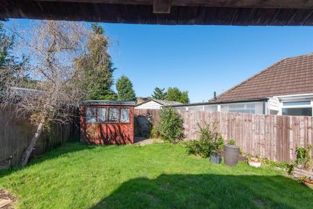 2 bedroom semi-detached bungalow to rent - Photo 4