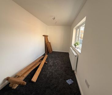 4 bedroom terraced house to rent - Photo 3