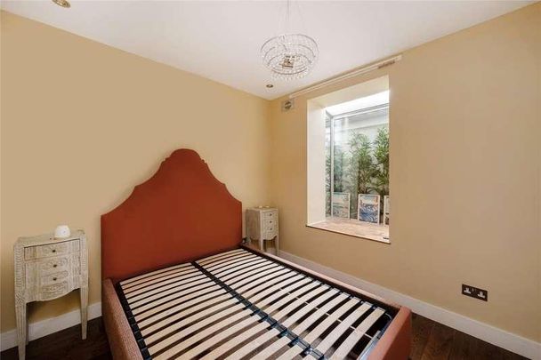 Campden Hill Road, Kensington, London, W8 - Photo 1