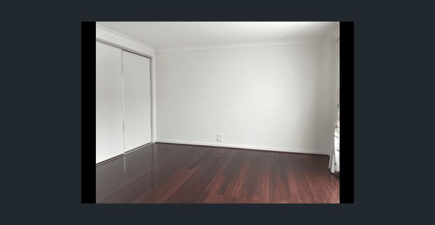 Double storey townhouse close to Heathmont Railway Station - Photo 1