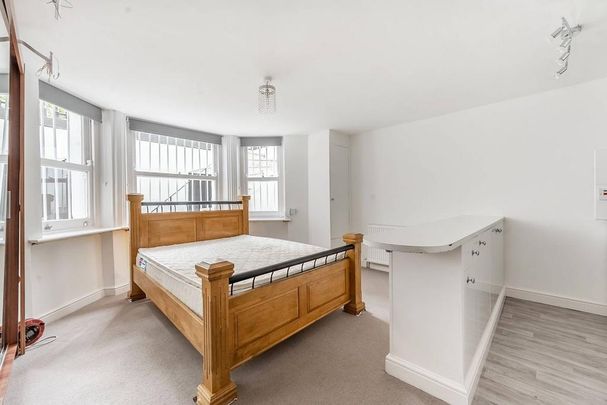 Studio to rent - Photo 1