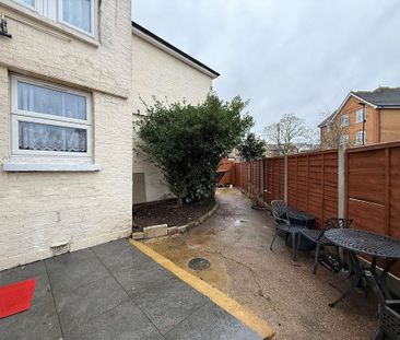 Studio to rent - Photo 5