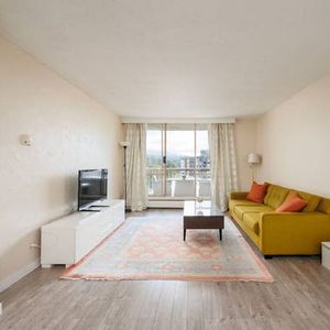 1 bed 1 bathroom fully renovated apartment with balcony - Photo 2