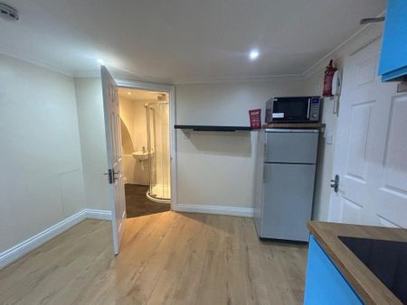 Studio to rent - Photo 3