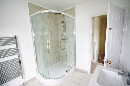 2 bedroom end of terrace house to rent - Photo 4