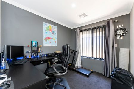 Spacious Three Bedroom Family Home in Baldivis - Photo 2