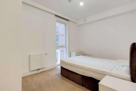 Silvertown Way, Canning Town, E16 - Photo 3