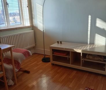 1 Bed Flat, Garratt Lane, SW17 - Photo 1