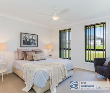 Beautiful Family Home Backing Onto a Peaceful Reserve - Photo 5