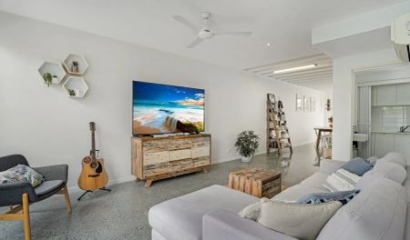 34 South Bay Drive, Varsity Lakes QLD 4227 - House For Rent | Domain - Photo 5