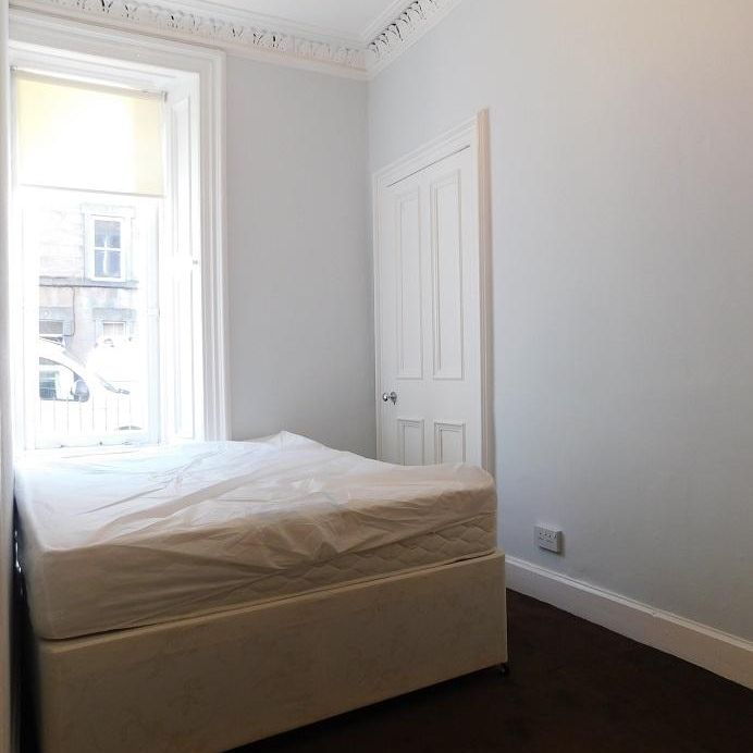 3 bedroom flat to rent - Photo 1