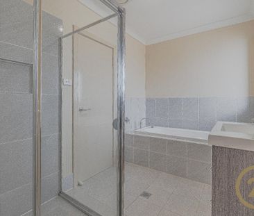 Cos5-Bedroom House for Rent in Box Hill!* - Photo 6