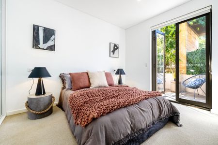 Townhouse-Style Split-Level w Three-Bedrooms & Three Bathroom - Photo 4