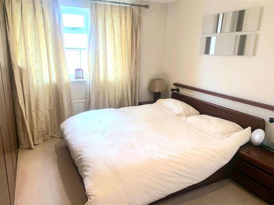 Perivale Close - Photo 1