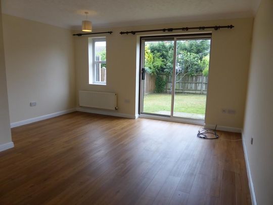 3 bedroom semi-detached house to rent - Photo 1