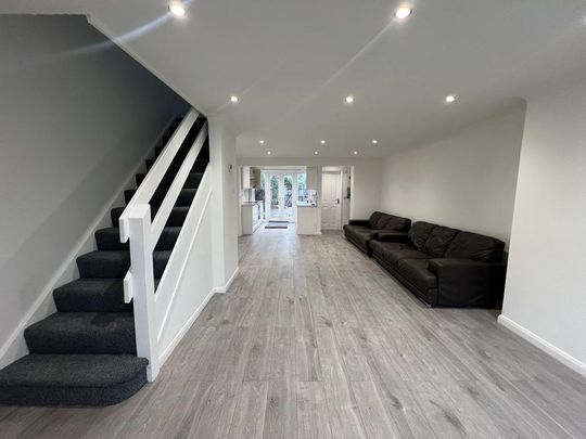 3 bedroom terraced house to rent - Photo 1