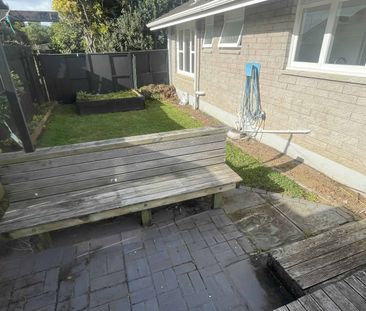 Updaded Gem in Otahuhu ! 2 Bedroom + Internal Garage - Photo 5