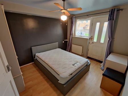 1 bedroom Flat To Let - Photo 4