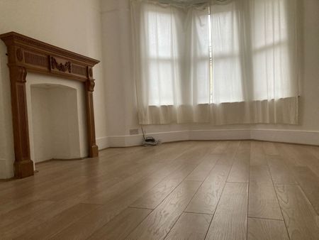 3 Bed Semi-Detached House, Highworth Road, N11 - Photo 3