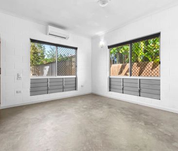 Solid lowset family home - Photo 1