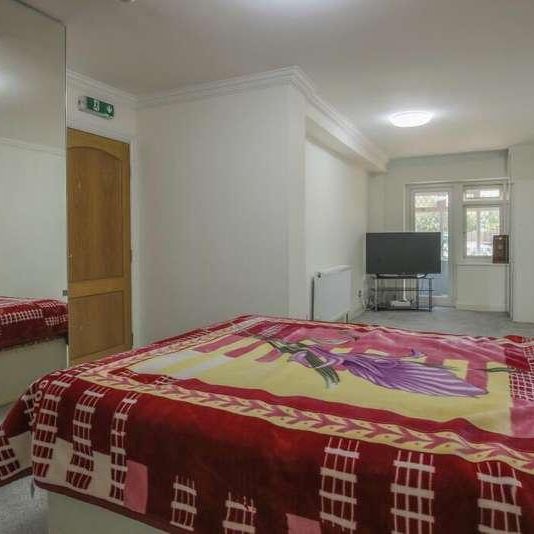 Beverley Way, Wimbledon, SW20 - Photo 1