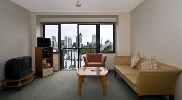Fully Furnished City Apartment in the Heart of Auckland CBD - Photo 1