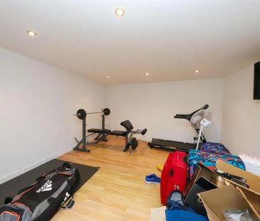 4 bedroom end of terrace house to rent - Photo 6