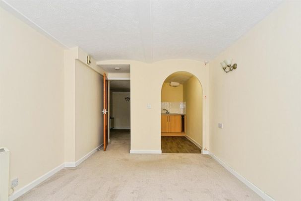 1 bedroom retirement property to rent - Photo 1