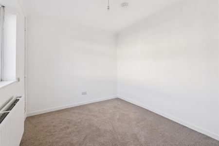 4 bedroom terraced house to rent - Photo 5