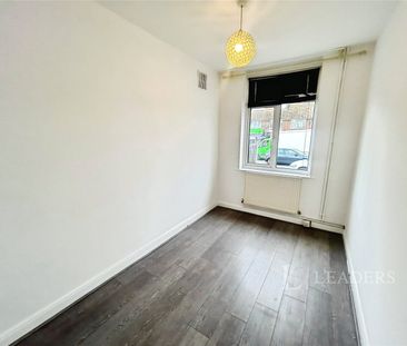 3 bedroom bungalow to rent Roman Road, Luton, Bedfordshire, LU4 - Photo 3