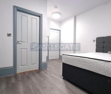 1 bedroom in a flat share to rent - Photo 2