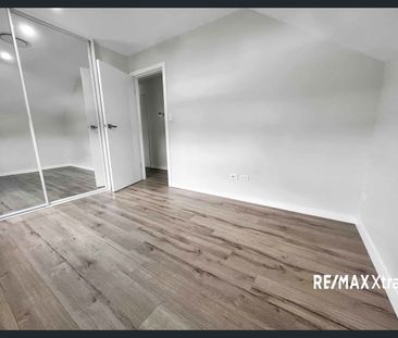 Modern Townhouse Living Awaits in Family-Friendly Oxley Park! - Photo 3