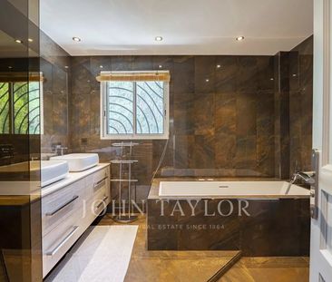 Maison à louer Mougins, Cote d'Azur, France8 500 EUR / Mois - Photo 4